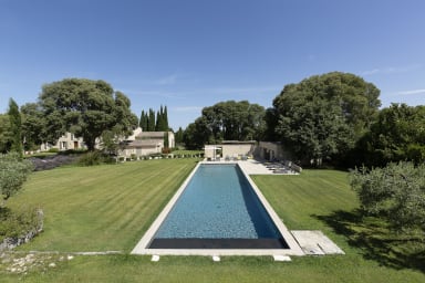 Perfume of well-being for this bastide for rent in Alpilles