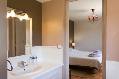 Exceptional quality of life for this villa to rent in Ménerbes
