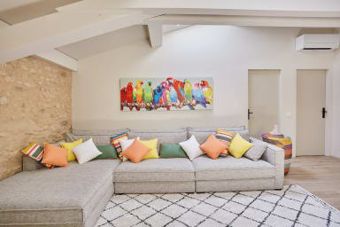 Character house to rent in Provence in Viens