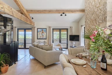 Bastide exceptionnelle à louer en Provence avec piscine chauffée
