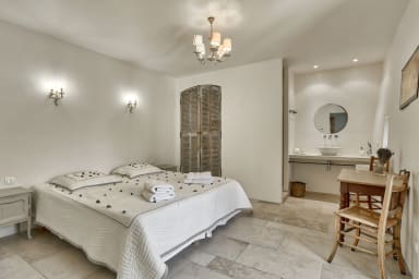 Absolute relaxation for this house to rent in the heart of the Luberon