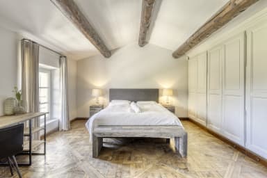 Location maison en pierres chaleureuse et spacieuse à Ménerbes