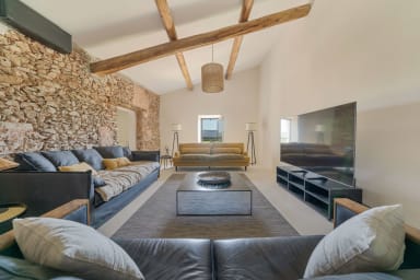 Spacious holiday home in the heart of Provence