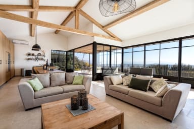 Villa à louer avec vue sur le Luberon et les Alpilles, et piscine chauffée