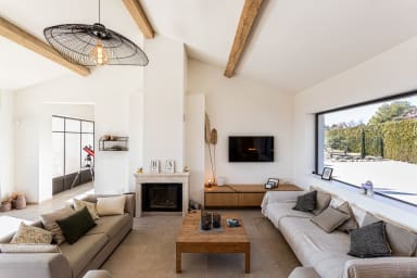 Vacances bien-être et relaxation en Provence avec piscine