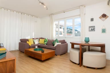 2-Br. apartment, 2 min. from the Rue d’Antibes and the beaches