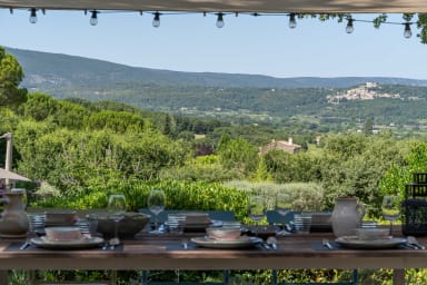 Détente absolue pour cette maison à louer au coeur du Luberon