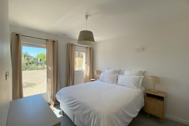 Beautiful Provençal house to rent with heated swimming pool and sublime views