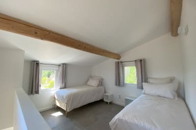 Warm and spacious stone house for rent in Viens