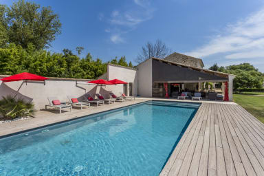 Vacances de rêve dans spacieuse maison en pierre avec piscine chauffée
