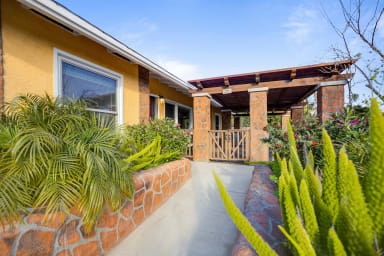 Front walkway up to the entry door.