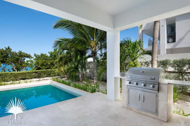 Private heated pool & BBQ grill.