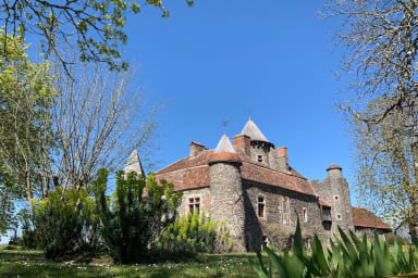 Patrimoine médiéval important dont nombreux chateaux (Ici  Bonnu) 