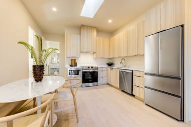 Full kitchen: Nespresso, fridge, stove/oven, plates and utensils,dishwasher