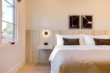 King-size bed, sleeps 2 (Cool Gel Chill memory foam mattress)