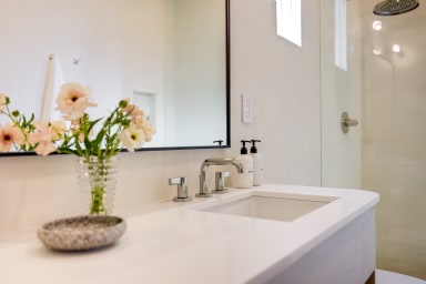 Public Goods toiletries provided