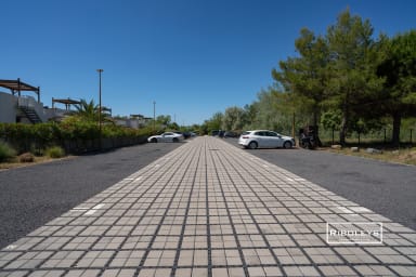 Parking avec 2 places attribuées au logement