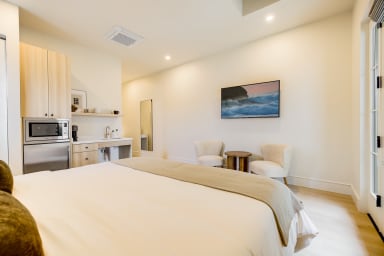 King-size bed, sleeps 2 and Kitchenette with Nespresso and Mini Fridge