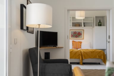 Livingroom and bedroom witch two single beds