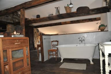 Baignoire ouverte sur la chambre