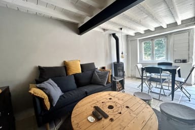 Salon avec table à manger