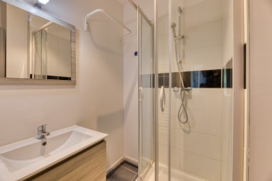 Salle de Bain avec douche