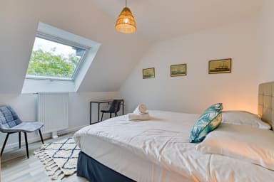 Lit Double pour de douces nuits avec bureau