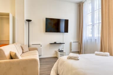 Chambre avec rangements