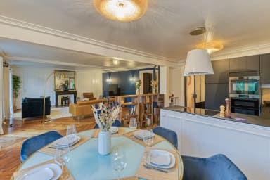 Table à manger pour des moments conviviaux ou de travail