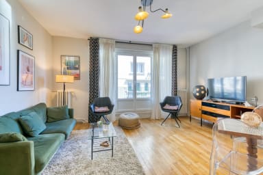 Salon avec accès sur terrasse