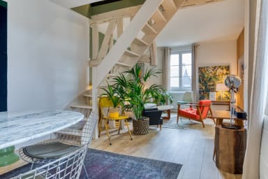 Salon avec table à manger