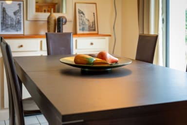 Table à manger avec assises