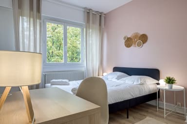 Chambre avec bureau