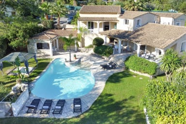 Villa 330m2, 6 chambres, piscine chauffée jacuzzi