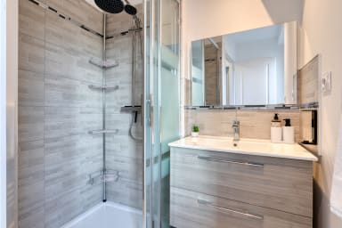 Salle de Bain avec douche