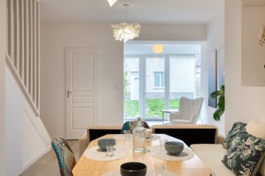 Table à manger avec assises