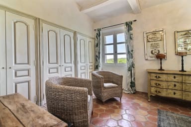 book-villa-ysee-property-rental-kid-friendly-gassin-pioma-home