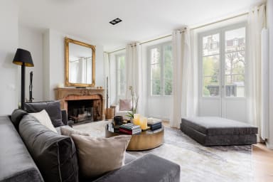 rental-family-prestigious-maison-lumea-paris-living-room