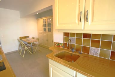 independant large kitchen with breakfast area