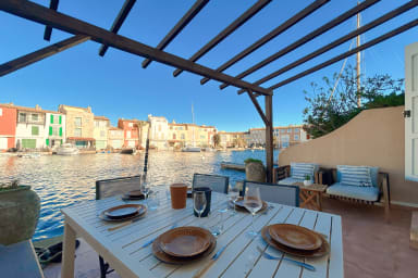 House with 14m mooring - Center/Close to beach.