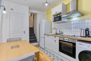 Cuisine avec table à manger