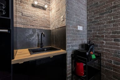 Cuisine entièrement équipée d'une plaque de cuisson 4 feux, d'un frigo, d'un...