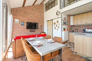 Espace repas ouverte sur la cuisine