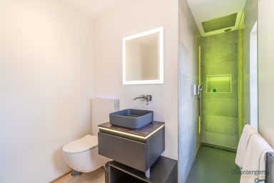 Toilette, douche, lavabo et machine à laver