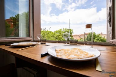 une table rabattable avec une vue sur la garonne