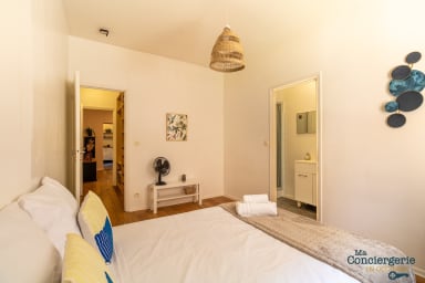 Chambre à coucher avec sa salle d'eau attenante