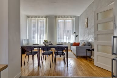 Salon avec table de salle à manger