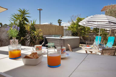 Enjoy breakfast in the garden with the hot tub