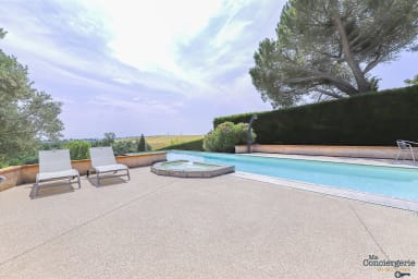 Piscine et jacuzzi avec vue dégagée