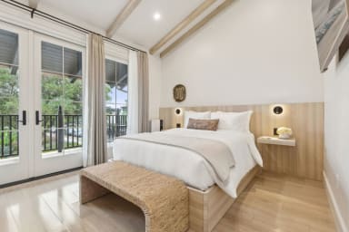 Queen-size bed, sleeps 2, seating area, and 65